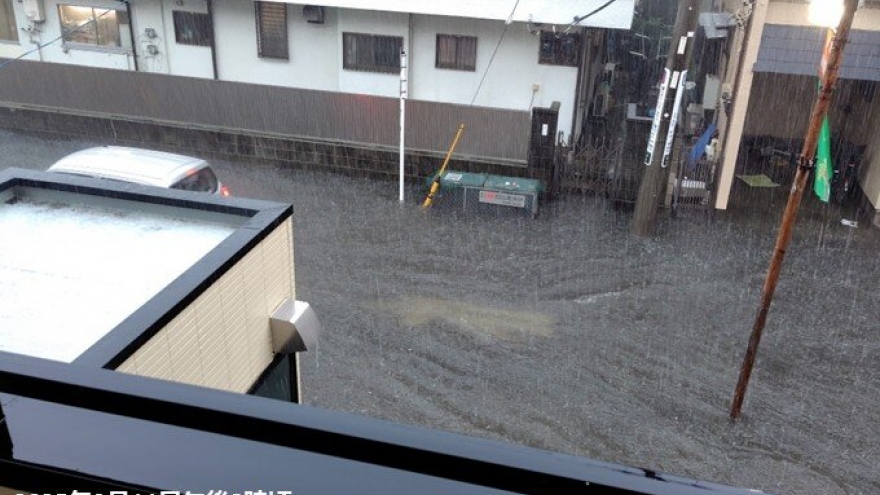 Thủ đô Tokyo của Nhật Bản bị mưa dữ dội tấn công